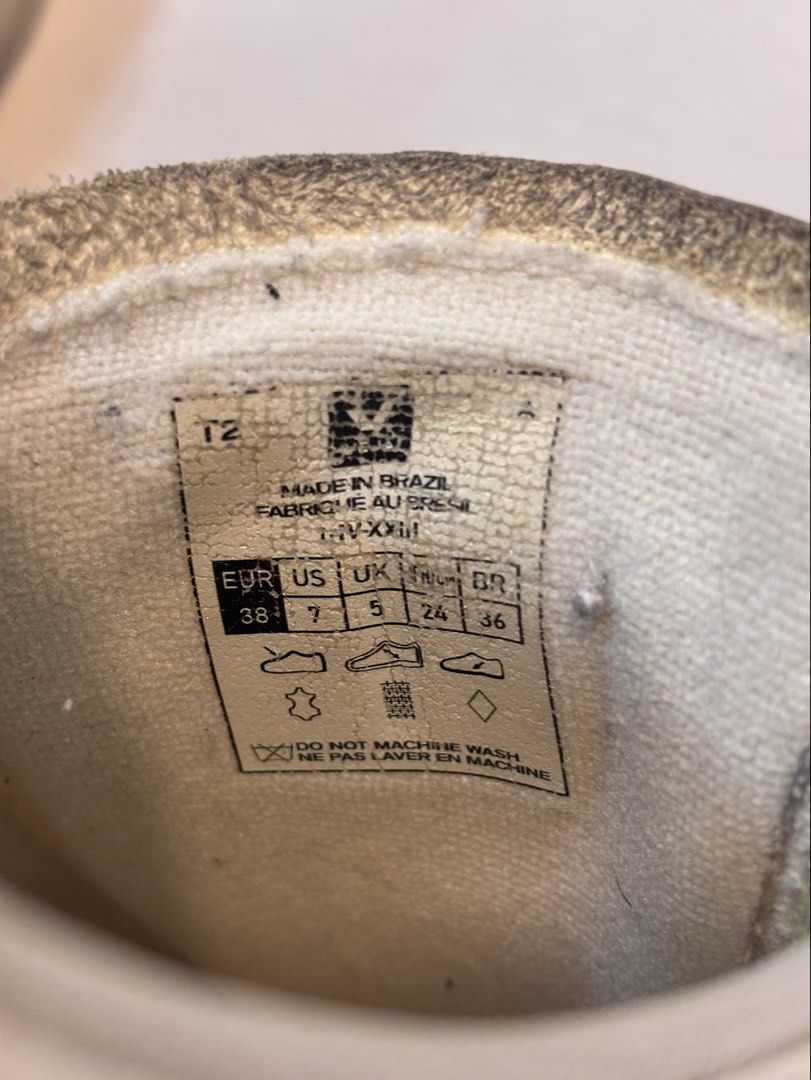 VEJA Recife Velcro Sneakers (Category: Sneakers) located in Pasig City. Submitted by allureapparel.mnl (Listing ID 1450661749, Image 3). Description: .