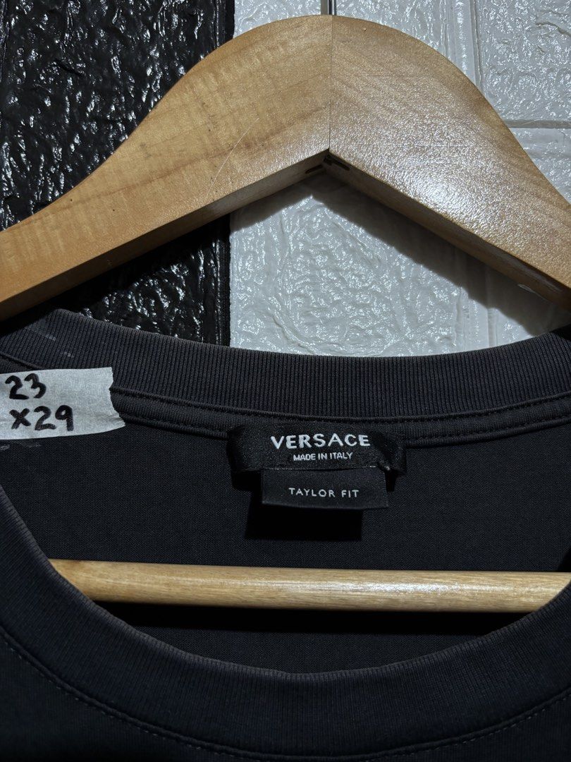 Versace (Category: Luxury Apparel) located in Lopez. Submitted by thrift.ni.roms22 (Listing ID 1450632063, Image 3). Description: .