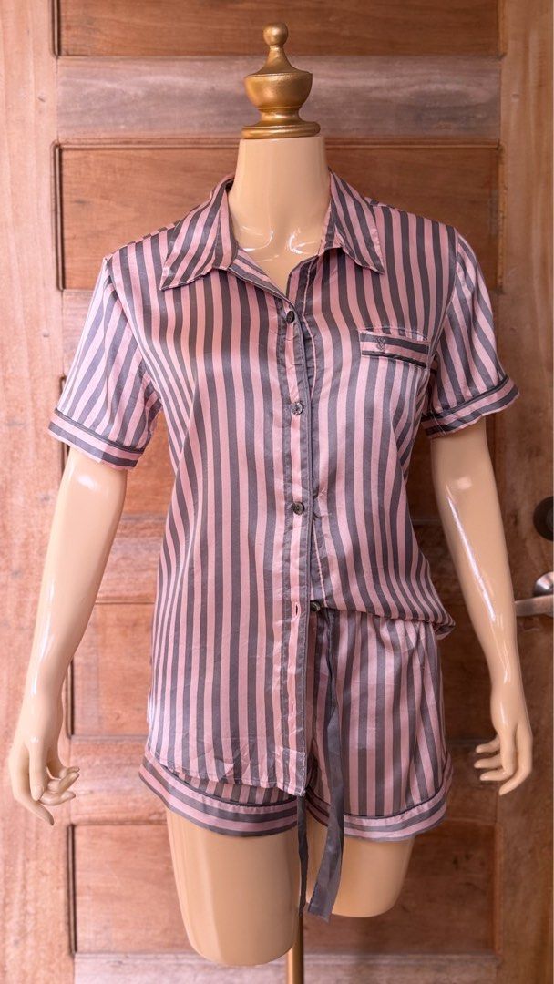 Victoria's secret set (Category: Undergarments & Loungewear) located in Tarlac. Submitted by fatt.valencia (Listing ID 1450591409, Image 1). Description: .