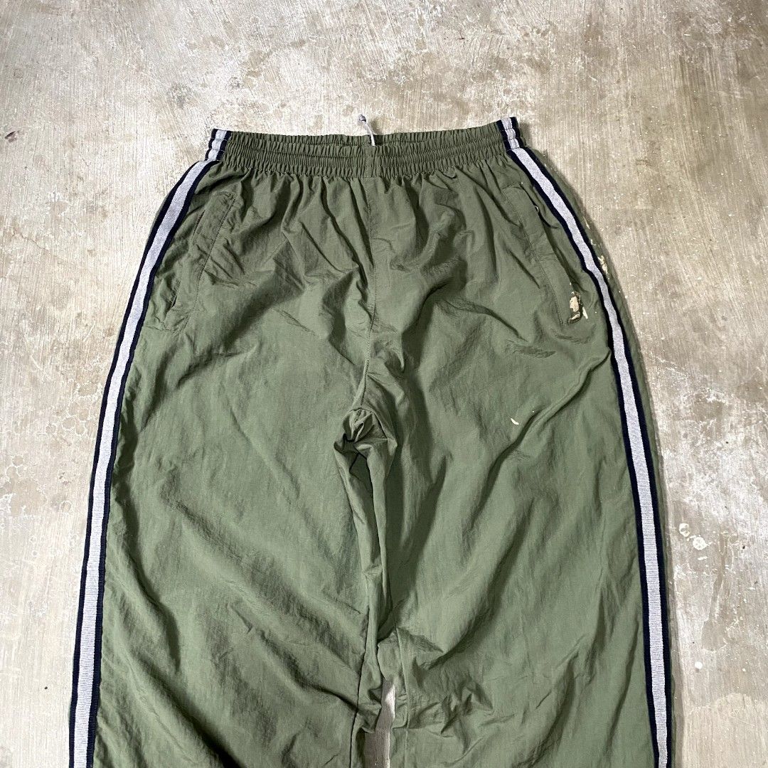 VINTAGE ABERCROMBIE TRACK PANTS (Category: Jeans) located in Pasay City. Submitted by turthrift (Listing ID 1450568738, Image 2). Description: Size: 32 to 36 Length: 40 Leg openings: 16 Hem: 9 adjustable.