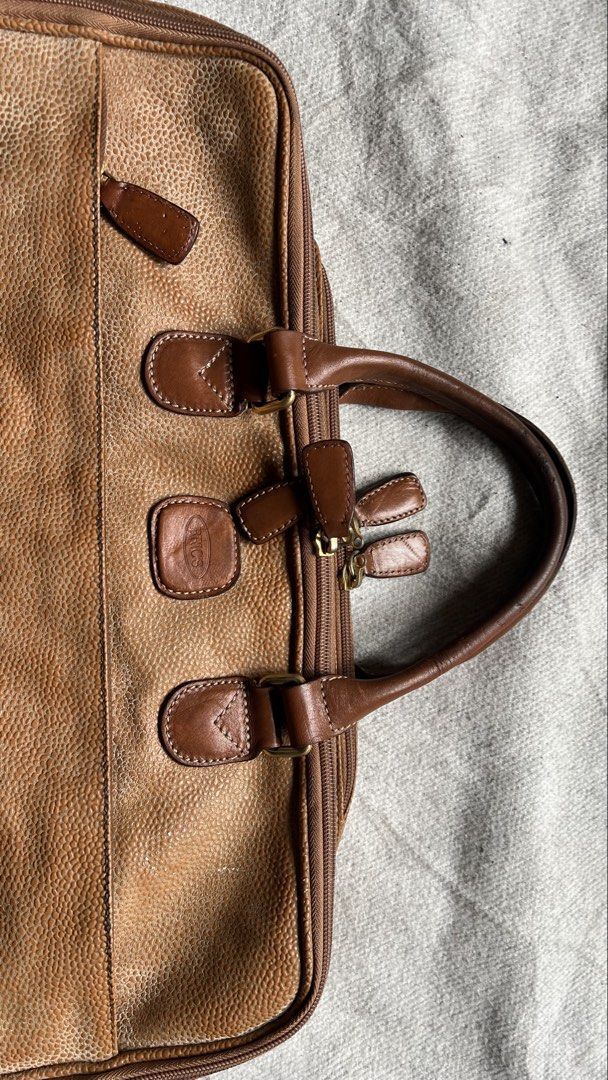 BRIC’S Brown Leather Briefcase Laptop Bag (Category: Briefcases) located in Cagayan de Oro. Submitted by nelsondel21723 (Listing ID 1450586173, Image 2). Description: - BRIC’S brown leather briefcase - Spacious interior for laptop and documents - dimension W 17.5 X 13 - Two main compartments - One internal zipped pocket - Sturdy handles - replacement sling strap - Brass hardware - Timeless piece for work or travel.