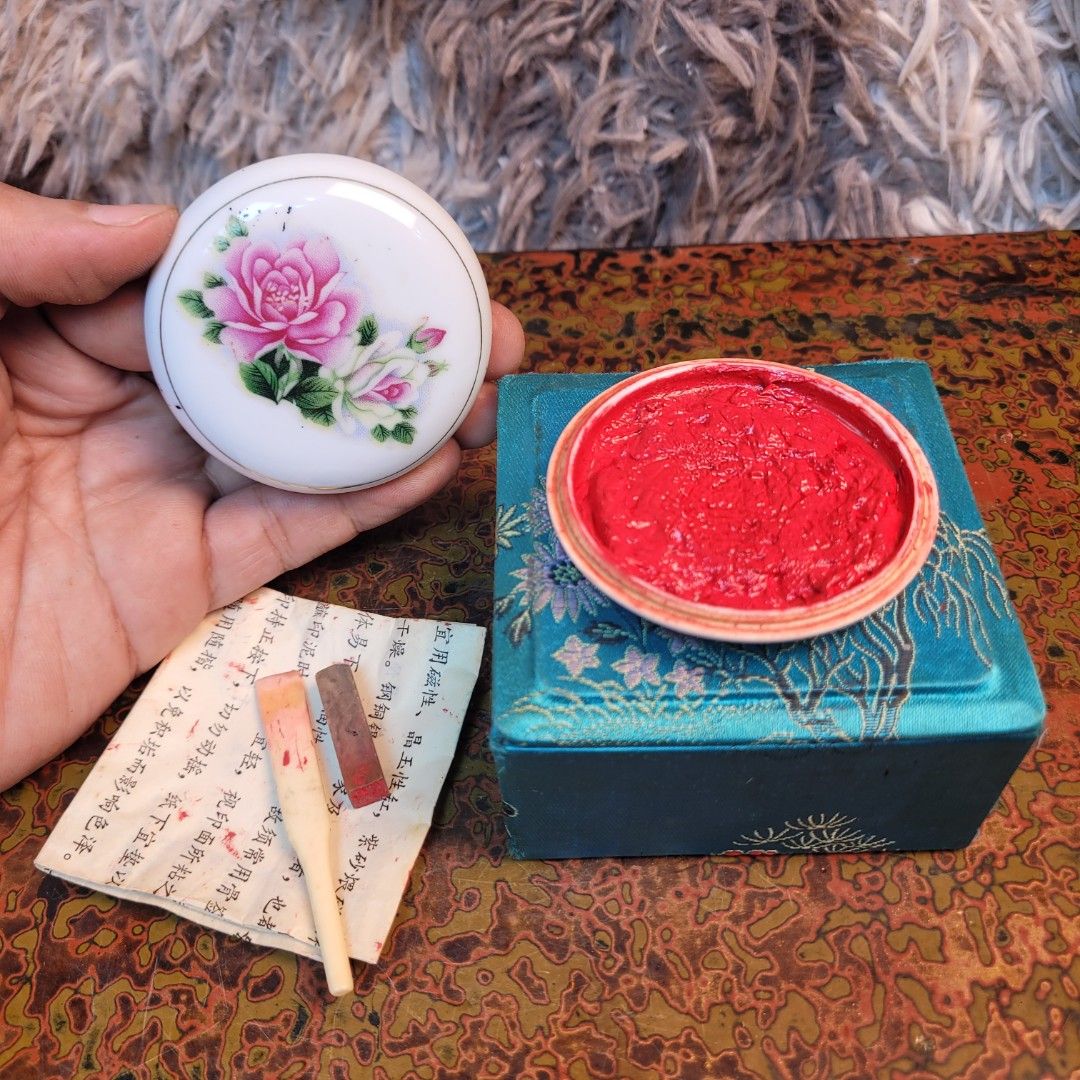 Vintage collectible Authentic Calligraphy Seal Ink Paste Set! (Category: Craft Supplies & Tools) located in Pasig City. Submitted by hoa_japan_surplus_32023 (Listing ID 1450622907, Image 1). Description: 2¾" Dia. approx. ❌️NON-COD ✅️ PAYMENT FIRST POLICY ✅️ FIRST TO PAY _____________________________________________ ‼️SHIPPING OPTION‼️ 📌Flash Express, J&T, Gogo Express, Lalamove or Personal Pick-up Location: PASIG CITY ___________________________