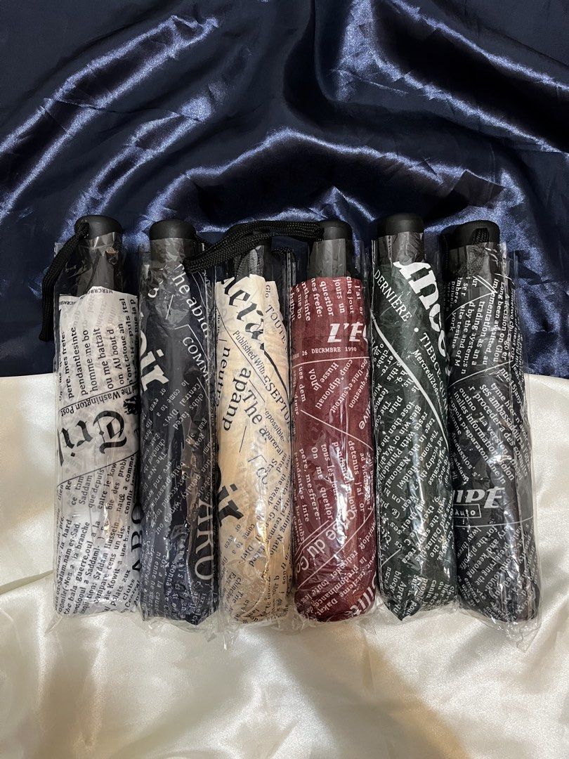 Vintage Style Automatic Umbrella (Category: Umbrellas) located in Las Pinas. Submitted by rich.collects (Listing ID 1450665126, Image 2). Description: 🌂 available colors: 🫶🏻 beige 🫶🏻 white 🫶🏻 red 🫶🏻 navy blue 🫶🏻 black 🫶🏻 dark green .