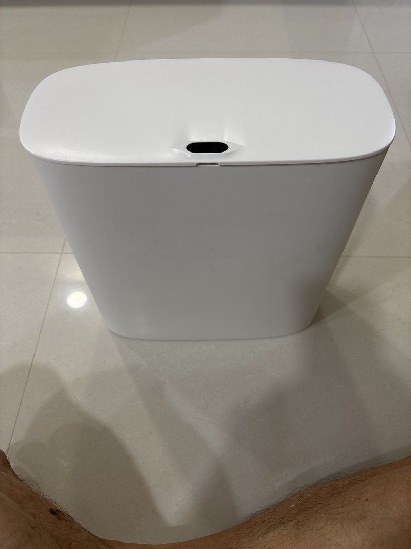 Automatic Sensor Smart Garbage Bin (Category: Waste Bins & Bags) located in Singapore. Submitted by happyhawk_82 (Listing ID 1450661100, Image 1). Description: - White automatic sensor trash can - Lid opens with motion detection, close after 3 seconds - Easy to clean - Compact design, fits most spaces - Ideal for kitchen or bathroom - Simple and modern aesthetic - 14L capacity - 2 AA batteries .