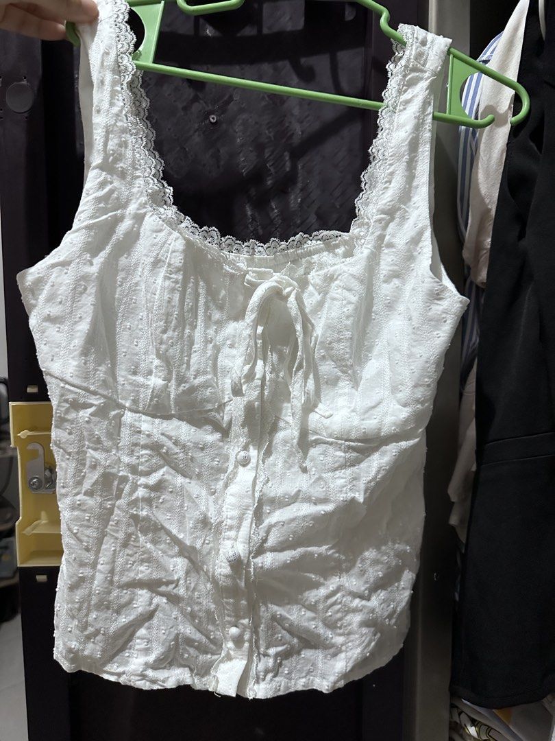 White Eyelet Lace Square Neck Camisole Top (Category: Sleeveless) located in Binmaley. Submitted by gwolfwardrobe (Listing ID 1447848204, Image 1). Description: No tags Bust up to 34inches Wasit- up to 28 Best fits S to M 📍Pangasinan.