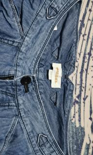 (Category: ) located in . Submitted by thrift_ni_sir (Listing ID 1450653367, Image 1). Description: .