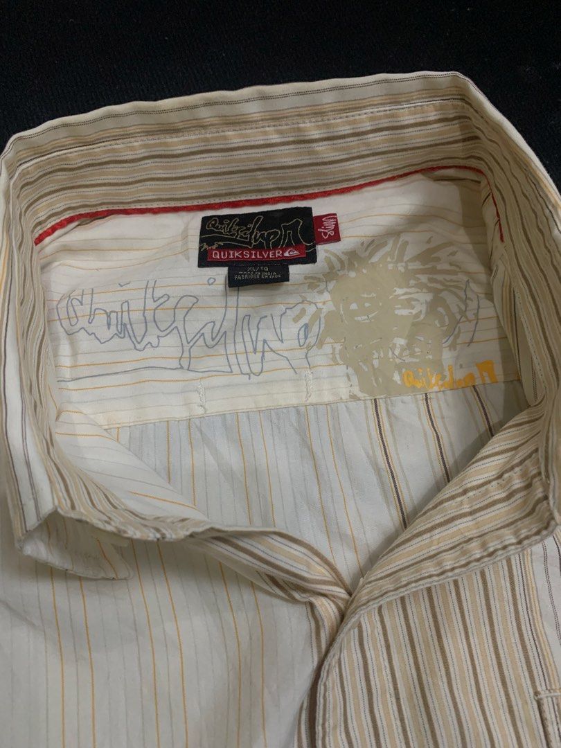 Y2K/EARLY VINTAGE QUIKSILVER (Category: Tshirts & Polo Shirts ) located in Cavite. Submitted by secondhandco.archive552 (Listing ID 1450705847, Image 3). Description: Y2K/EARLY VINTAGE QUIKSILVER 📌W(25) L(29) L/XL FITTINGS 📌ISSUE: N/A 📌COLOR RATE: 10/10 📌CONDITION: 10/10 - Quiksilver long sleeve shirt - Features: Button-up front, chest pocket - Detail: Small red Quiksilver logo on pocket.