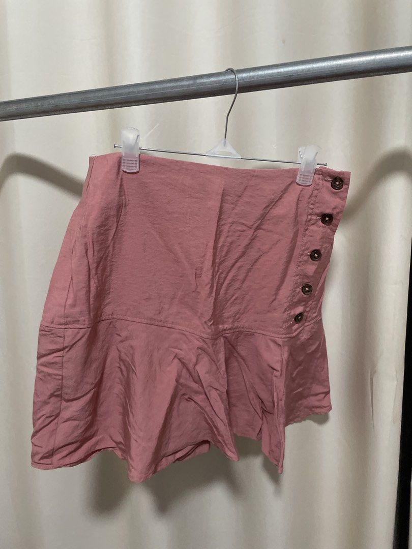 ZARA LINEN SKORT (Category: Skirts) located in Makati City. Submitted by tinycloset__ (Listing ID 1450665069, Image 2). Description: ZARA XS ON TAG.