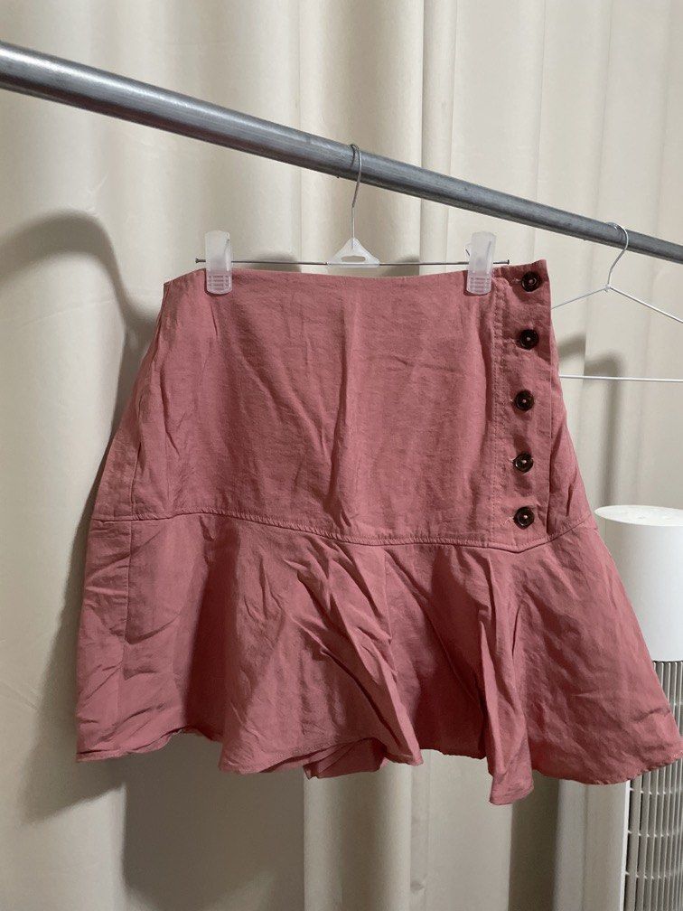 ZARA LINEN SKORT (Category: Skirts) located in Makati City. Submitted by tinycloset__ (Listing ID 1450665069, Image 1). Description: ZARA XS ON TAG.