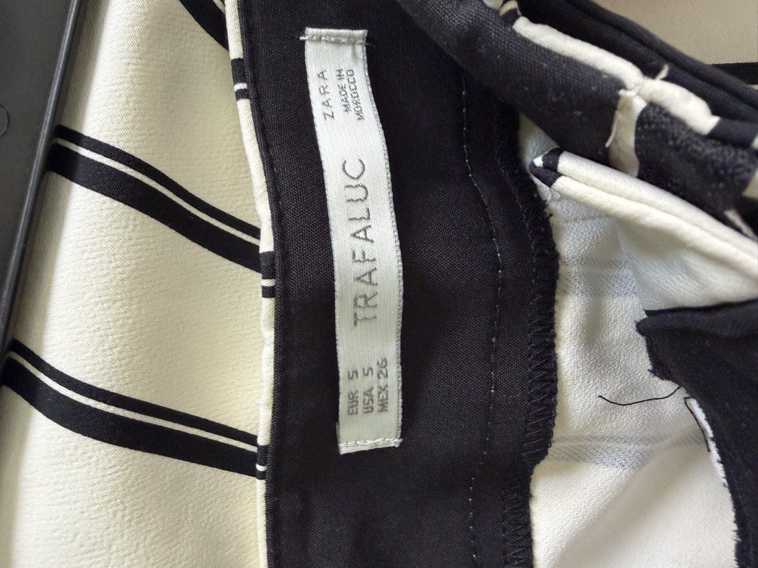 Zara stripe pants black white (Category: Jeans) located in Manila. Submitted by thebookclubz (Listing ID 1450585526, Image 2). Description: .