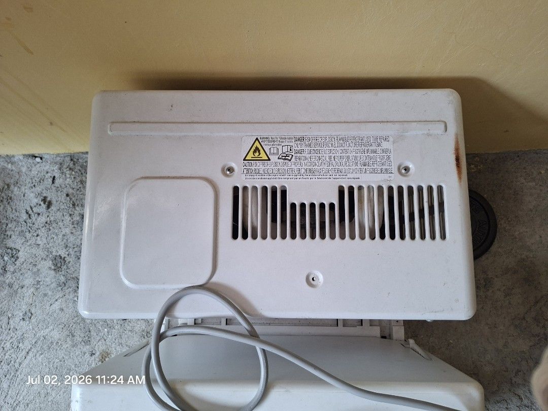1 HP U-type Midea Window Air Conditioner (Category: Air Conditioning and Heating) located in Quezon City. Submitted by declutter_essentials (Listing ID 1447171938, Image 2). Description: Selling our 3 yr old 1 HP Midea U-type Inverter Aircon Price: 13,000 (negotiable) RFS: For upgrade Location: Brgy. Conchu, Trece Martires For pick up or through courier (at your own expense) - Midea Window Air Conditioner - Works well, cools effectively - White u