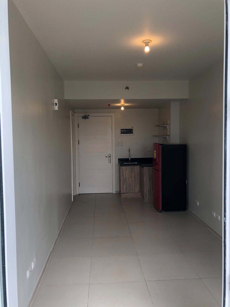 25 sqm Studio w/ Balcony CIRCULO VERDE (Category: Apartments & Condos) located in Pasig City. Submitted by p.o.s.h. (Listing ID 1447225694, Image 3). Description: 25 Sqm Studio w/ balcony. 2M cashout 1.6M BDO balance accept terms and negotiable. Direct owner here 09957787127.