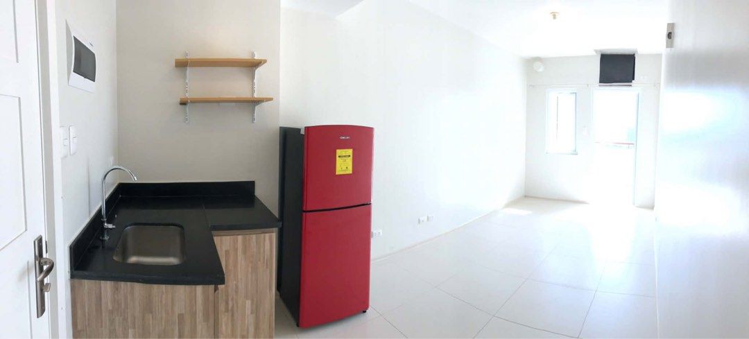 25 sqm Studio w/ Balcony CIRCULO VERDE (Category: Apartments & Condos) located in Pasig City. Submitted by p.o.s.h. (Listing ID 1447225694, Image 1). Description: 25 Sqm Studio w/ balcony. 2M cashout 1.6M BDO balance accept terms and negotiable. Direct owner here 09957787127.