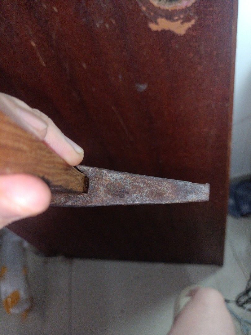 日本錘子 （分類：工藝用品及工具）位於 Hong Kong。 由 yangyeye 提交（商品編號 1447155902，圖片 3）。簡介： 呢把係日本錘仔，睇落有啲歲月痕跡，但係仲好紮實木柄好有手感，錘頭係金屬造，啱晒DIY或者收藏嘅朋友仔雖然有啲舊，但係絕對係實用嘅工具可以喺旺角好旺角購物中心交收1109。