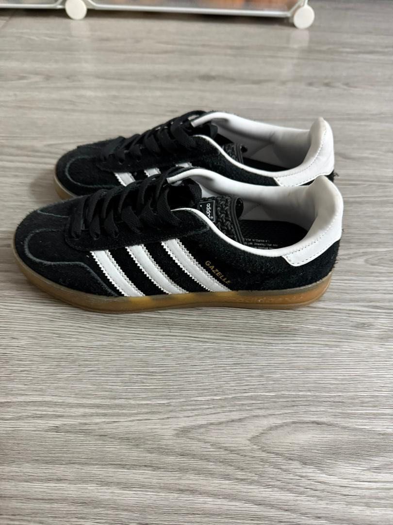 Adidas Gazelle (Category: Sneakers) located in Kuala Lumpur. Submitted by nuhayden2205 (Listing ID 1447281275, Image 1). Description: Condition Ok 9/10 Boleh nego Jarang Pakai.