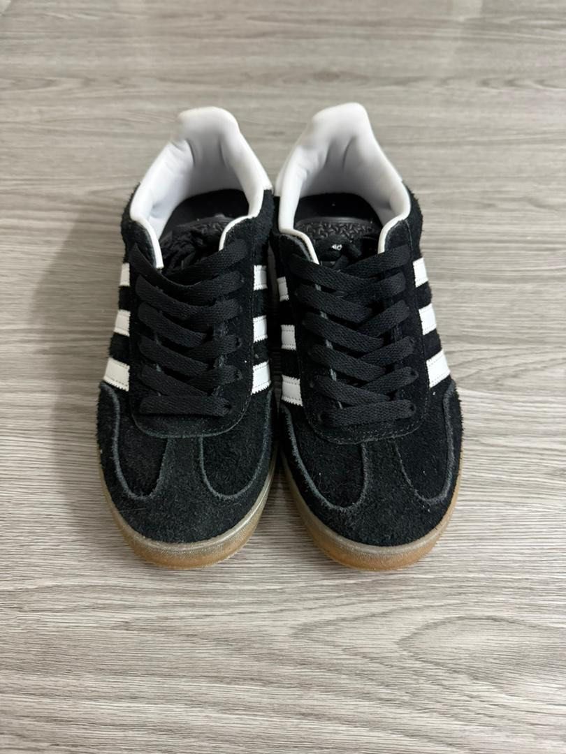Adidas Gazelle (Category: Sneakers) located in Kuala Lumpur. Submitted by nuhayden2205 (Listing ID 1447281275, Image 3). Description: Condition Ok 9/10 Boleh nego Jarang Pakai.