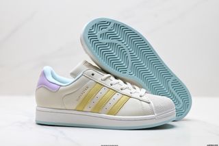 Adidas Ultraboost 1.0米白, 他的時尚, 鞋類, 運動鞋、球鞋在旋轉拍賣