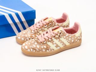 (Category: ) located in . Submitted by outlet_sneakers_shop (Listing ID 1447152481, Image 1). Description: .