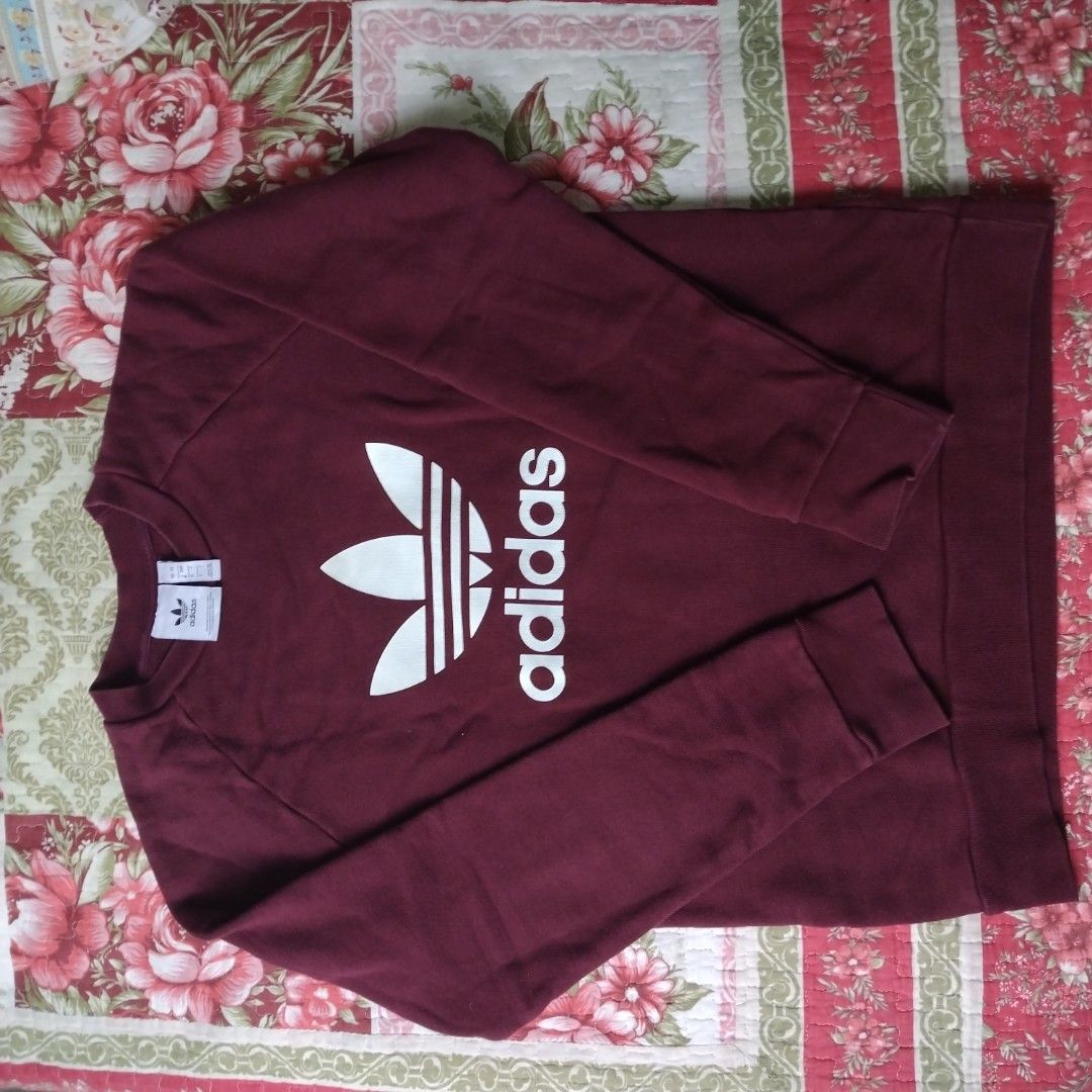 Adidas Trefoil Crew Sweatshirt Burgundy (Category: Hoodies) located in Kuala Lumpur. Submitted by va1579_6525 (Listing ID 1447130362, Image 1). Description: Salam sejahtera, mahu melepaskan adidas sweatshirt. Jarang pakai Kondisi 9/10 Siapa beli dia memang handsome boy Pit 22, labuh - 25.