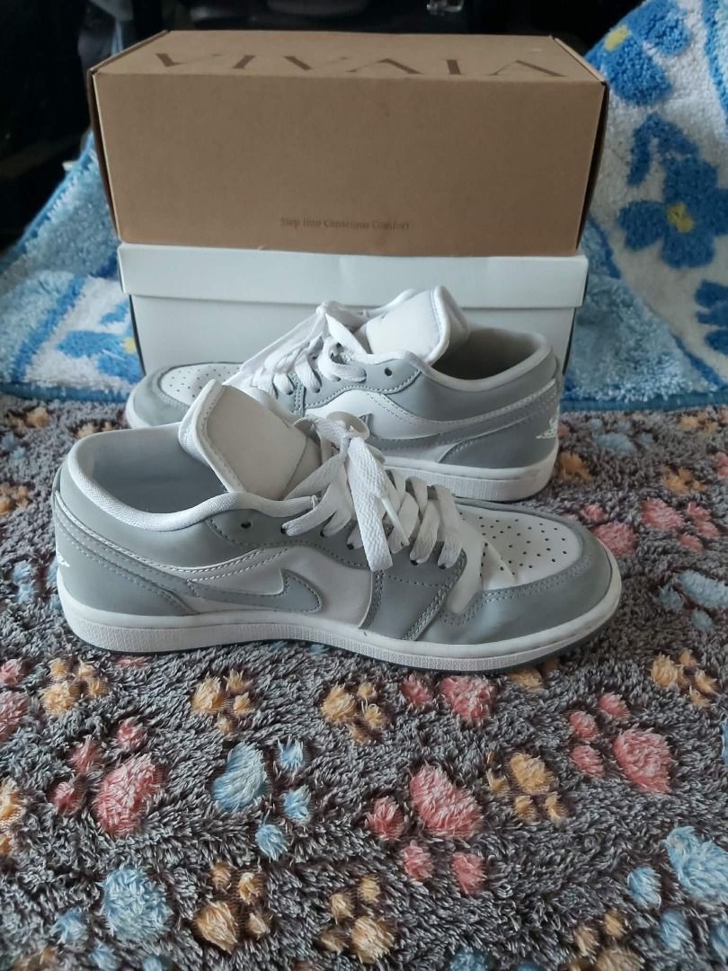 Air Jordan 1 Mid SE Grey White (Category: Sneakers) located in San Leonardo. Submitted by burgossanleonardo.12345 (Listing ID 1447110726, Image 3). Description: - Authentic Air Jordan 1 Mid SE - Colorway: Grey and White - Size: 6.5 US Men's - Condition: Clean, pre-owned - no Original box.
