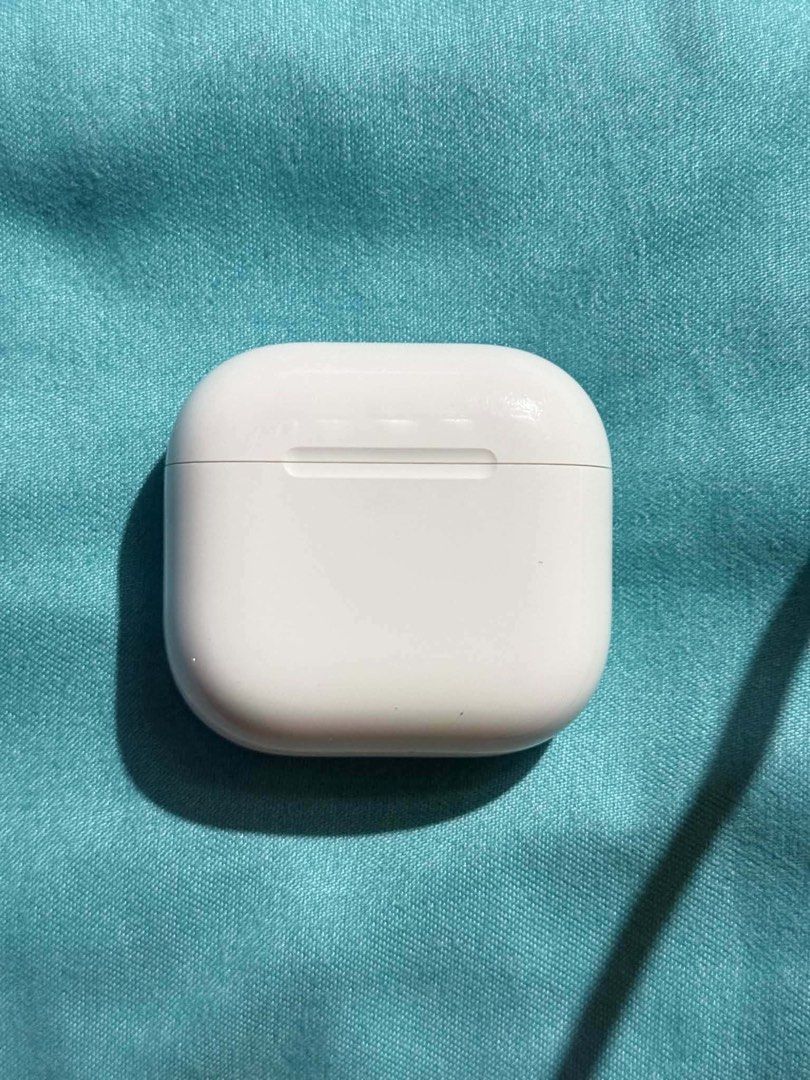 Airpods Gen 4 (Category: Earphones) located in San Jose del Monte. Submitted by shairraferrer (Listing ID 1447123681, Image 2). Description: RFS: need funds for meds CANT DO MEET UP RIGHT NOW LOC: BATAAN.