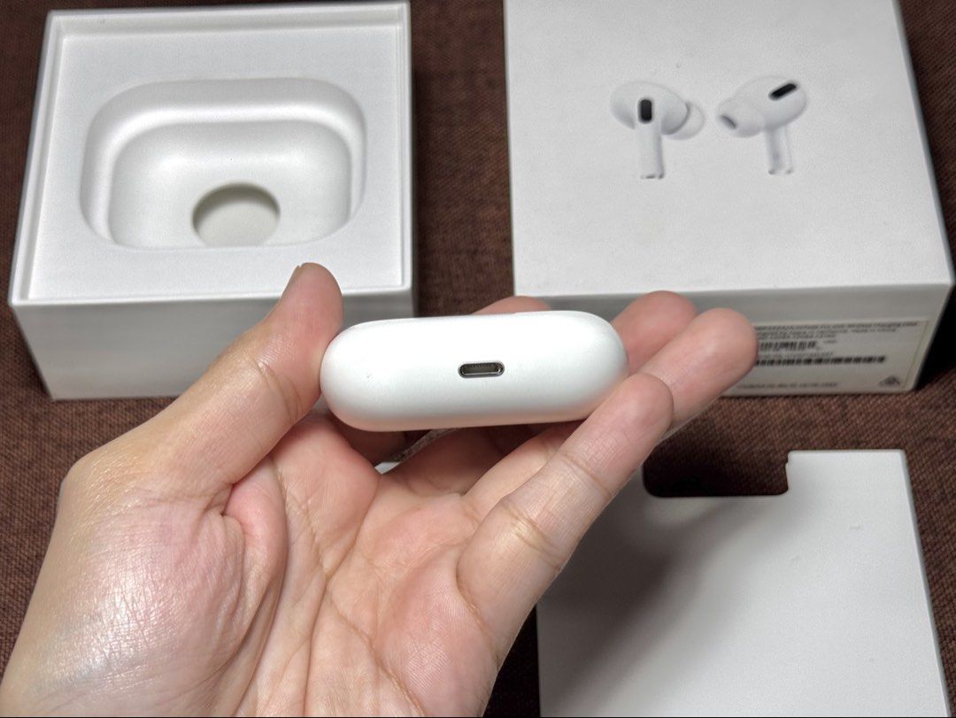 Airpods PRO 1 CHARGING CASE ONLY (Category: Earphones) located in Manila. Submitted by prelovedbyporttt (Listing ID 1447154056, Image 3). Description: Airpods PRO 1 CHARGING CASE ONLY 🔗PERSONAL WARRANTY: 1 MONTH (Valid as long as the item hasn’t been dropped or exposed to water) • 100% No hidden defects • 100% Battery health is in great condition • 100% Fully functional • 100% Original item (feel free to check my transaction post on my page for 