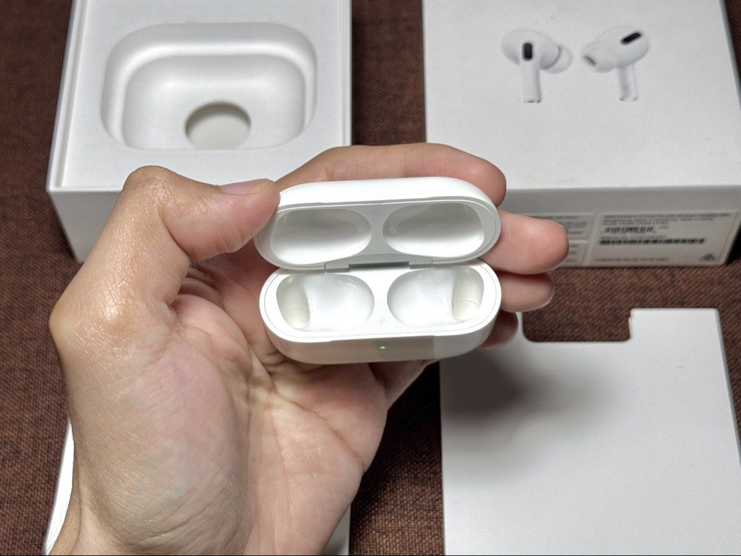 Airpods PRO 1 CHARGING CASE ONLY (Category: Earphones) located in Manila. Submitted by prelovedbyporttt (Listing ID 1447154056, Image 2). Description: Airpods PRO 1 CHARGING CASE ONLY 🔗PERSONAL WARRANTY: 1 MONTH (Valid as long as the item hasn’t been dropped or exposed to water) • 100% No hidden defects • 100% Battery health is in great condition • 100% Fully functional • 100% Original item (feel free to check my transaction post on my page for 