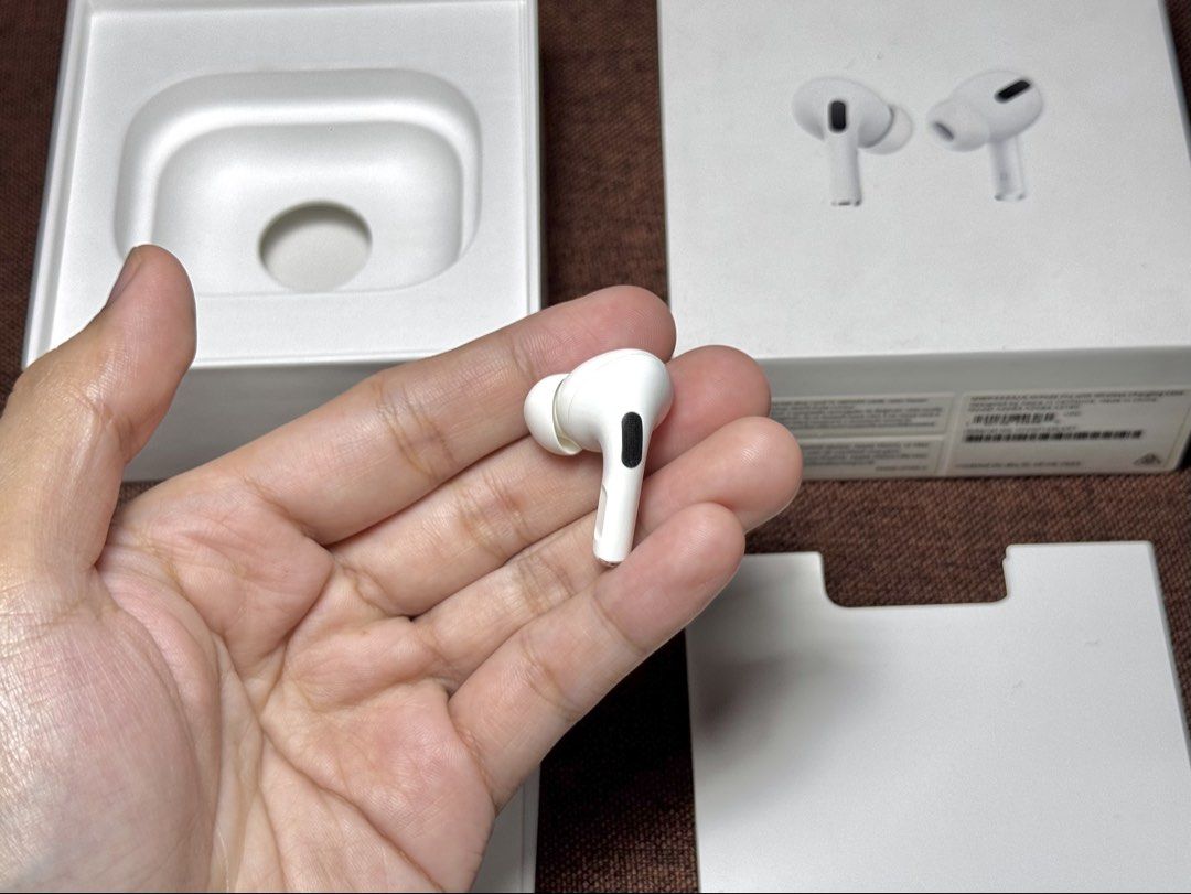 Airpods PRO 1 LEFT POD ONLY (Category: Earphones) located in Manila. Submitted by prelovedbyporttt (Listing ID 1447153796, Image 2). Description: Airpods PRO 1 LEFT POD ONLY 🔗PERSONAL WARRANTY: 1 MONTH (Valid as long as the item hasn’t been dropped or exposed to water) • 100% No hidden defects • 100% Battery health is in great condition • 100% Fully functional • 100% Original item (feel free to check my transaction post on my page for proof of a