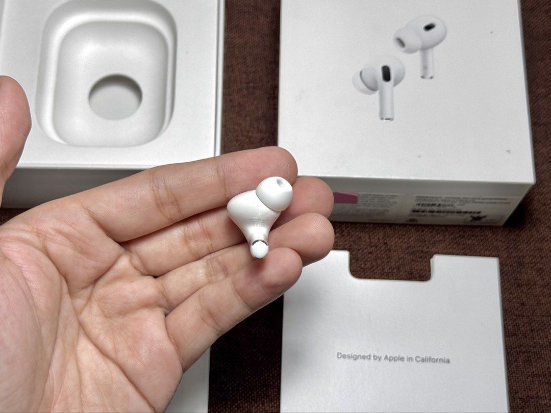 Airpods Pro 2 LEFT POD LIGHTNING (Category: Earphones) located in Manila. Submitted by prelovedbyporttt (Listing ID 1447149693, Image 3). Description: Airpods Pro 2 LEFT POD LIGHTNING 🔗PERSONAL WARRANTY: 1 MONTH (Valid as long as the item hasn’t been dropped or exposed to water) • 100% No hidden defects • 100% Battery health is in great condition • 100% Fully functional • 100% Original item (feel free to check my transaction post on my page for 