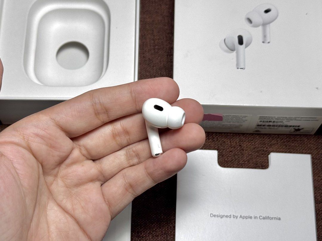 Airpods Pro 2 LEFT POD LIGHTNING (Category: Earphones) located in Manila. Submitted by prelovedbyporttt (Listing ID 1447149693, Image 1). Description: Airpods Pro 2 LEFT POD LIGHTNING 🔗PERSONAL WARRANTY: 1 MONTH (Valid as long as the item hasn’t been dropped or exposed to water) • 100% No hidden defects • 100% Battery health is in great condition • 100% Fully functional • 100% Original item (feel free to check my transaction post on my page for 