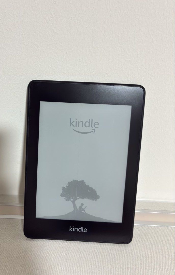 Amazon Kindle e reader (Category: E-Readers) located in Singapore. Submitted by gren88 (Listing ID 1447256277, Image 1). Description: - vertical line in the screen -ghosting images - Not for fussy buyers -6gb.