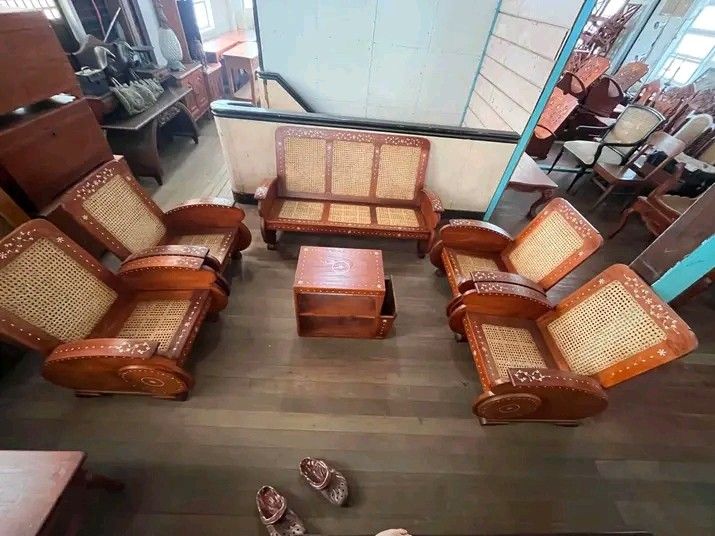 Ambassador Sala sets 7 seaters narra (Category: Sofas) located in Manila. Submitted by carmelites36250 (Listing ID 1447111396, Image 1). Description: 7seaters Ambassador Sala set Solid narra wood ❤newly refurbish full restored Beautiful Piece Pick up @shop/ Delivery Pm me ☎☎☎☎ Price-42, 000.