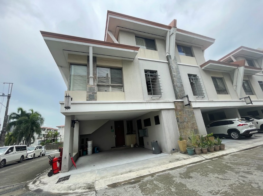 (Category: ) located in . Submitted by henrylim.2 (Listing ID 1447229254, Image 1). Description: .
