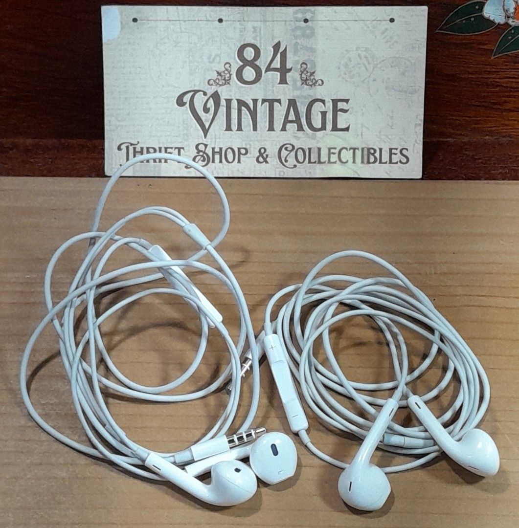 Apple Headset (Category: Headphones & Headsets) located in Las Pinas. Submitted by 84vintage (Listing ID 1447245912, Image 1). Description: Selling Php 850.00 each. Apple EarPods with a 3.5 mm headphone plug, featuring a distinct geometry-based design for comfort. Includes a built-in microphone and volume control remote..