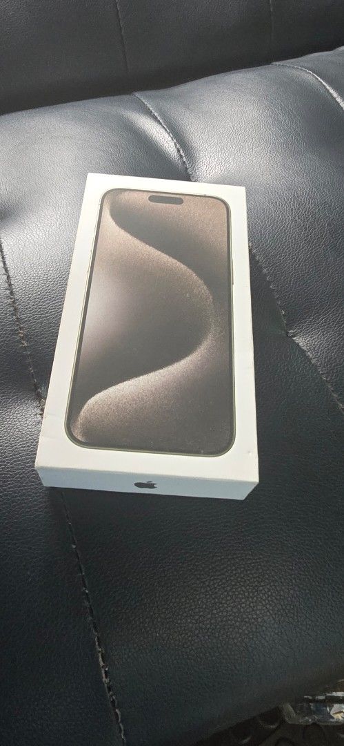Apple iPhone Box with Inserts498294910543482883