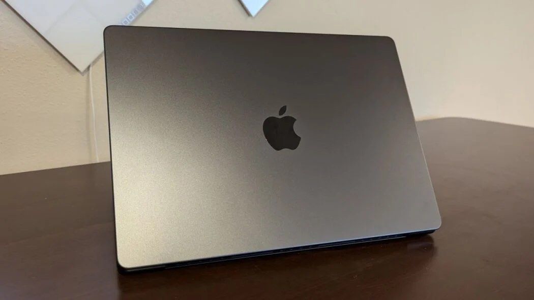 Apple MacBook Pro 14 Inch498599149102714880