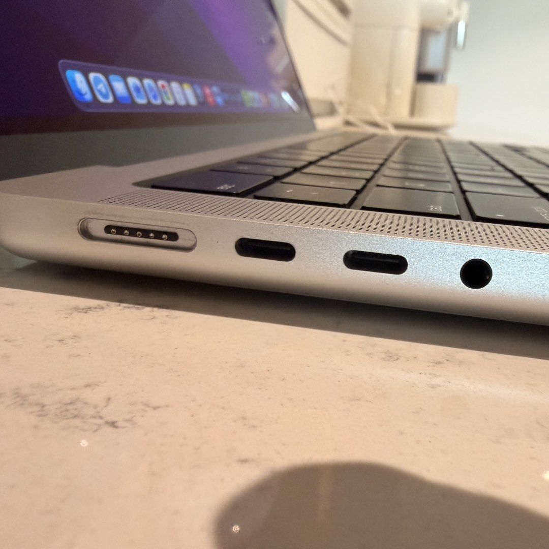 Apple MacBook Pro M1 Pro 14-inch 2021498092174791168007