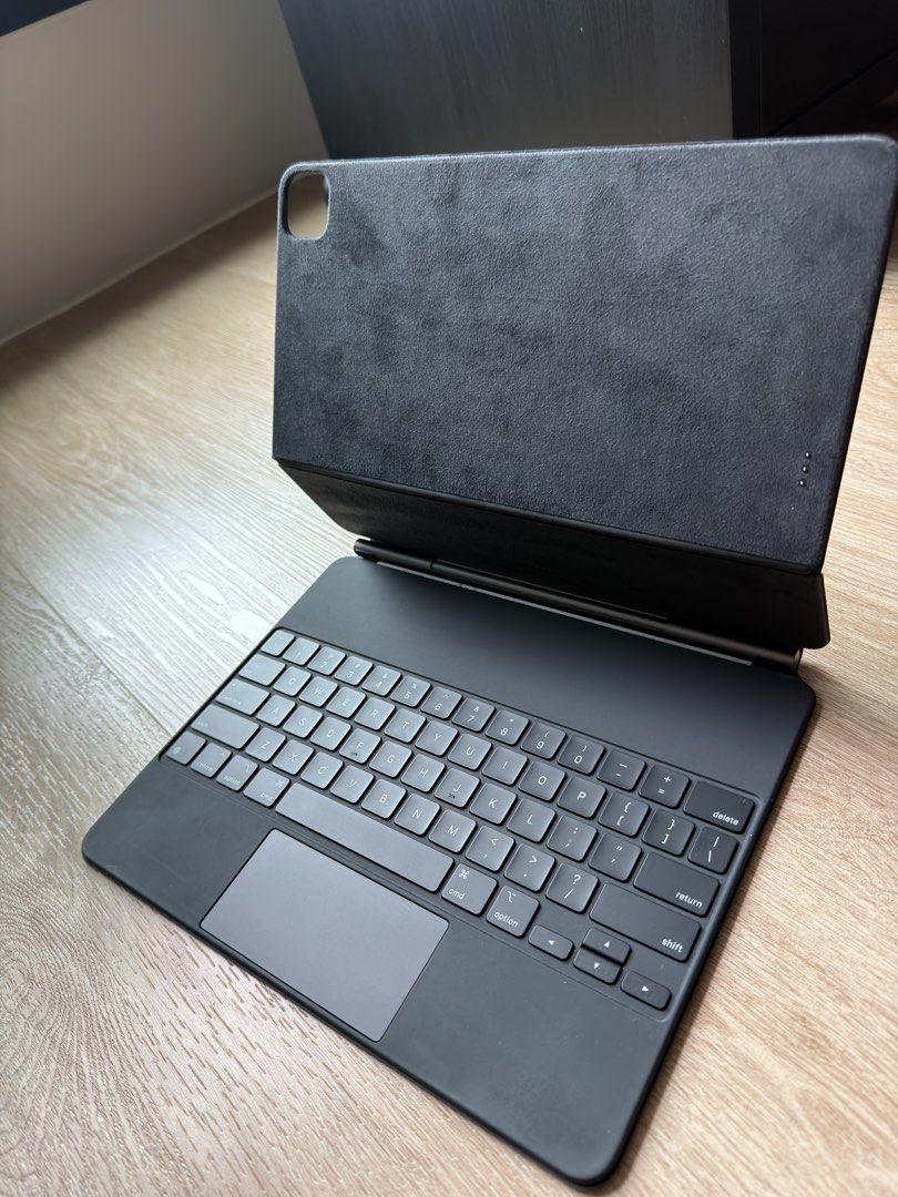 Apple Magic Keyboard (iPad Pro 12.9-inch)497979344814745600