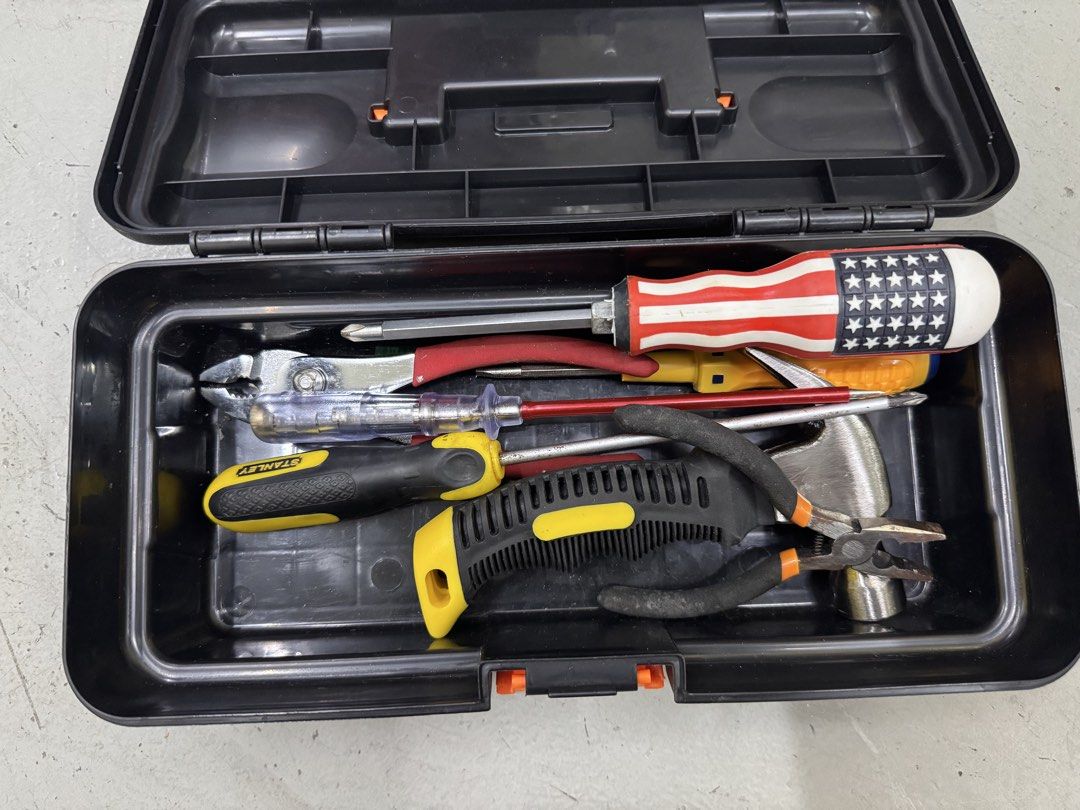 Assorted Hand Tools498657322431293441