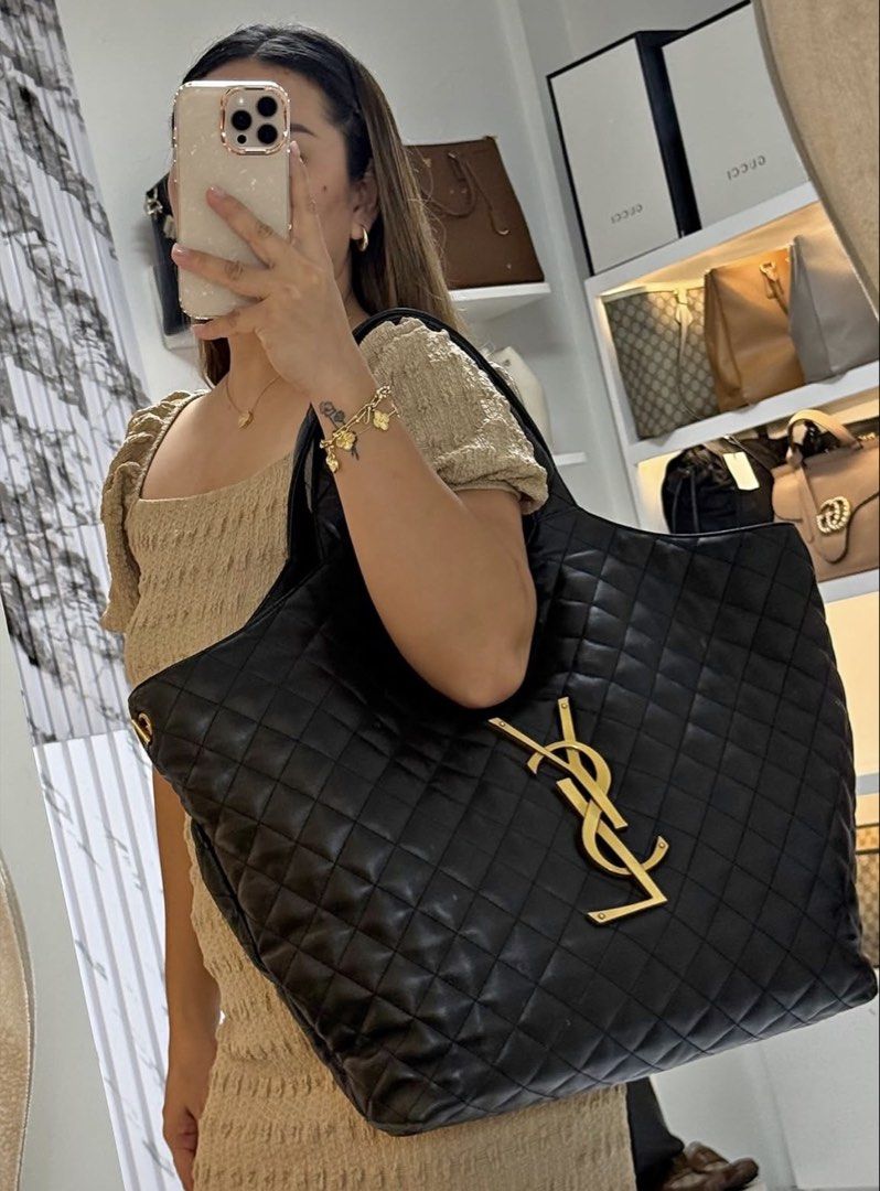Authentic YSL ICARE TOTE MAXI ✨ (Category: Luxury Bags & Wallets) located in Quezon City. Submitted by jhaediah (Listing ID 1386522498, Image 2). Description: YSL ICARE TOTE MAXI ✨ dustbag | cards | legitgrails excellent condition 💕7.2.82 .