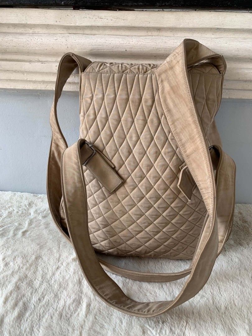 Bally Quilted Shoulder Bag Tan Suede (Category: Luxury Bags & Wallets) located in Taguig. Submitted by madisam (Listing ID 1447203983, Image 1). Description: - Tan Bally shoulder bag - Stylish quilted design - Adjustable strap for comfort - Interior features Bally logo lining - Secure zipper closure - Ample space for your essentials - Ideal for everyday use.