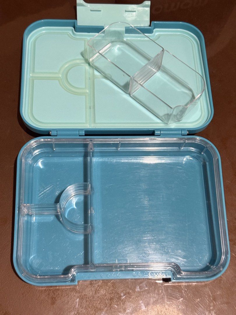 Bambina Munch Box (Category: Weaning & Toddler Feeding) located in Paranaque City. Submitted by sweetiesarah01 (Listing ID 1447134042, Image 2). Description: Used but not abused Still in good condition.