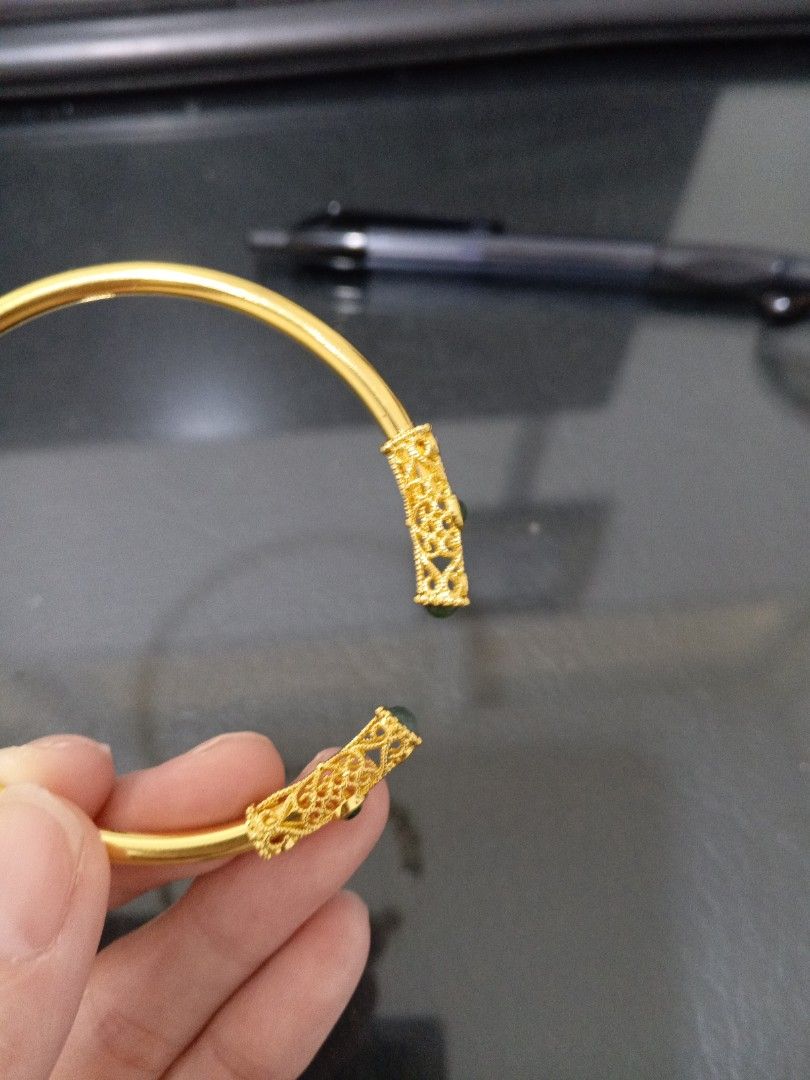Bangle Giok (Kategori: Aksesoris Wanita) berada di Jakarta Barat. Dikirim oleh lulu050280 (ID iklan 1447131518, Gambar 3). Deskripsi: Cakep Banget ya model ratu2 kerjaan dulu. klasik banget modelnya bahan tembaga lapis emas bahan padet berat ya. Masih baru beli di LN.