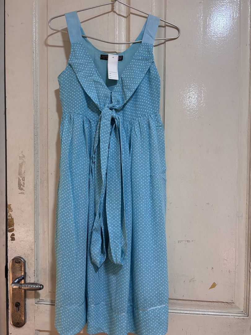 BARANG BARU DRESS POLKA (Kategori: Gaun & Rok) berada di Jakarta Barat. Dikirim oleh vastdolphinn (ID iklan 1447197227, Gambar 1). Deskripsi: Dress polka ld 88 pjg 95 Kantong kanan kiri Ada sleting samping.
