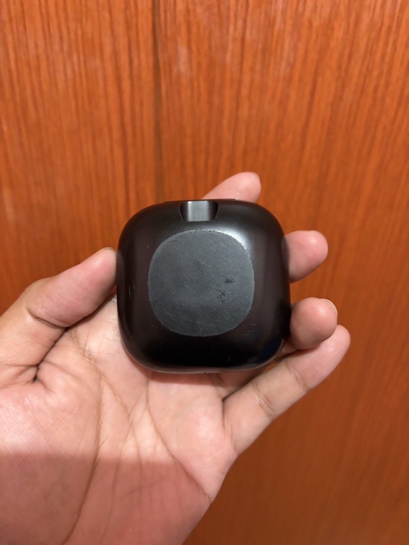 Beats Fit Pro charging case only (Category: Earphones) located in Dasmarinas. Submitted by markusi22 (Listing ID 1447145264, Image 2). Description: .