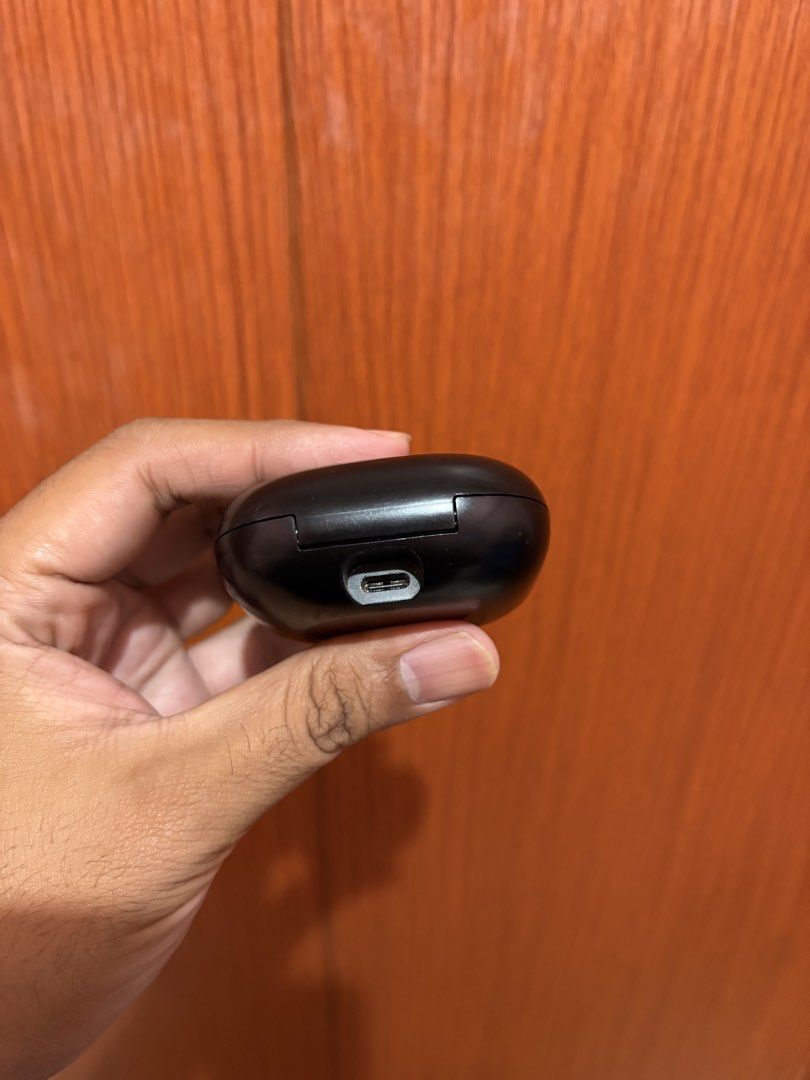 Beats Fit Pro charging case only (Category: Earphones) located in Dasmarinas. Submitted by markusi22 (Listing ID 1447145264, Image 3). Description: .