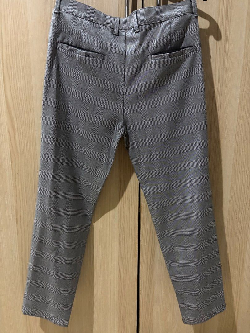 Bershka Slim Cropped Plaid Pants (Category: Jeans) located in Manila. Submitted by ejshop82 (Listing ID 1447212370, Image 2). Description: - Grey plaid pants from Bershka - Slim cropped fit - Made in Turkey - Versatile for casual and smart-casual outfits - Easy to pair with various tops - Refer to label for exact size Size: eur 40/ usa 31 Unisex.