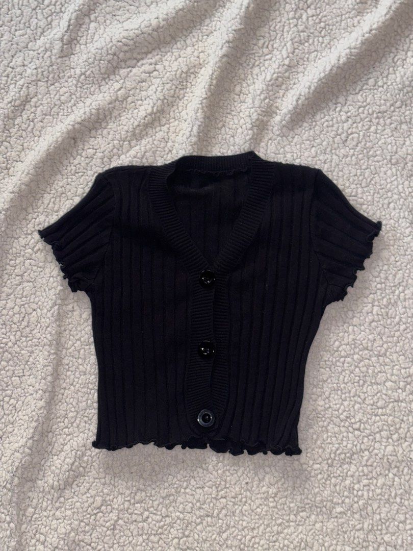 Black Button Up Top (Category: Blouses) located in San Fernando. Submitted by declutterdolly (Listing ID 1447209795, Image 1). Description: Size: XS-M Closet clean-out, hoping these find new homes 📍Pampanga.