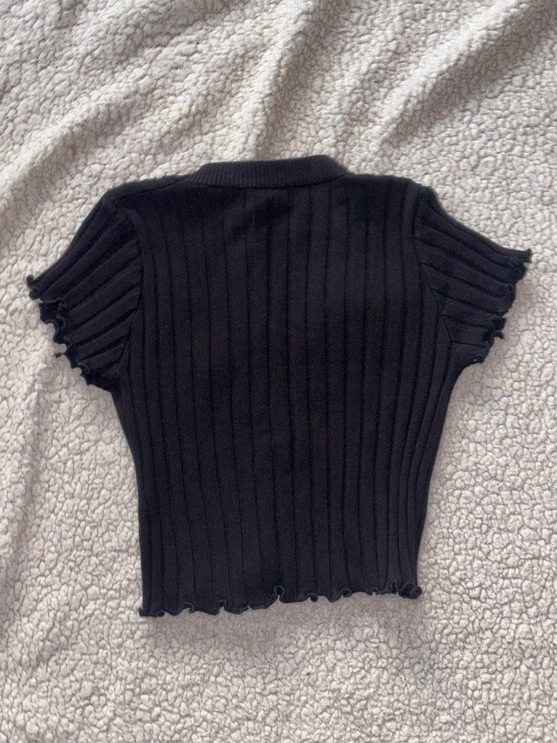 Black Button Up Top (Category: Blouses) located in San Fernando. Submitted by declutterdolly (Listing ID 1447209795, Image 2). Description: Size: XS-M Closet clean-out, hoping these find new homes 📍Pampanga.