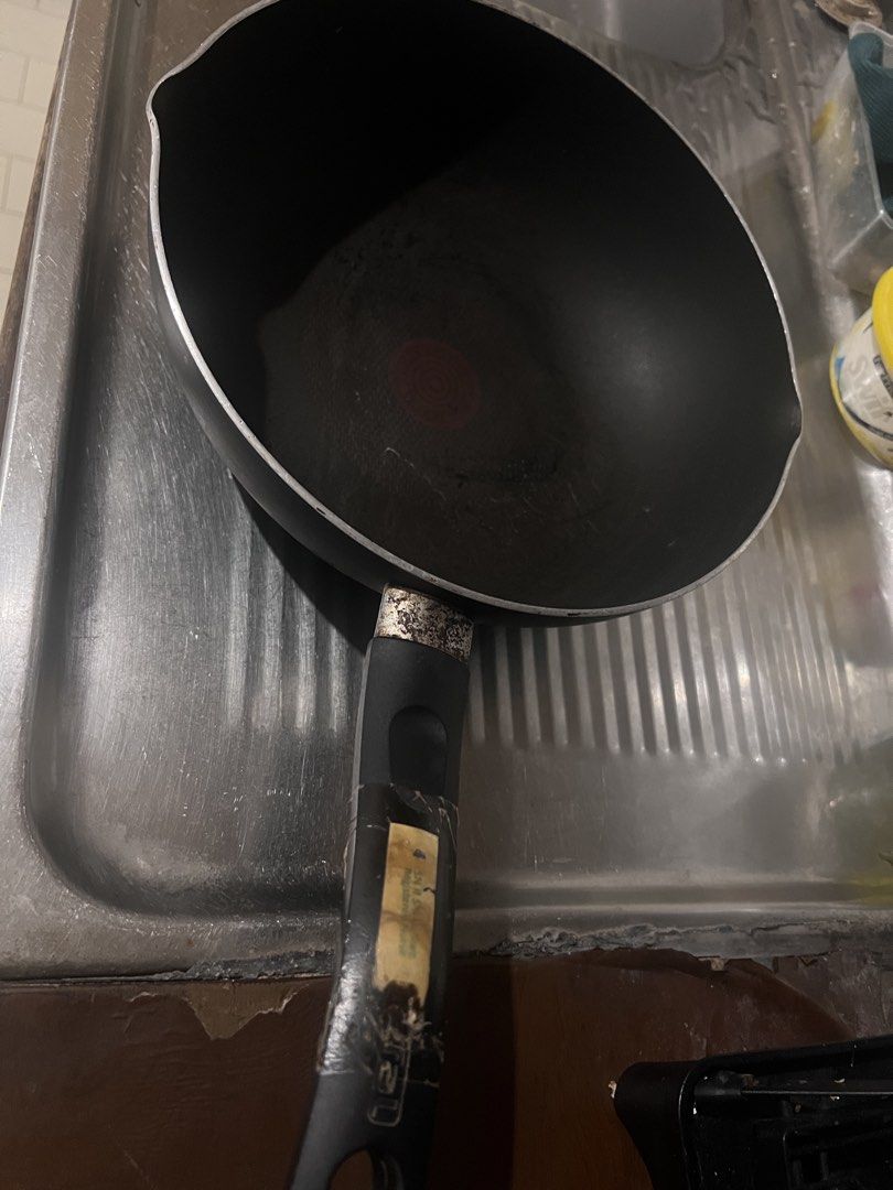 Black Frying Pan with Handle498661846942361600